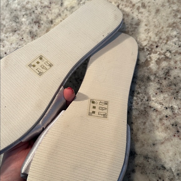 Draper James Metallic Silver Bow Slippers - Picture 5 of 8